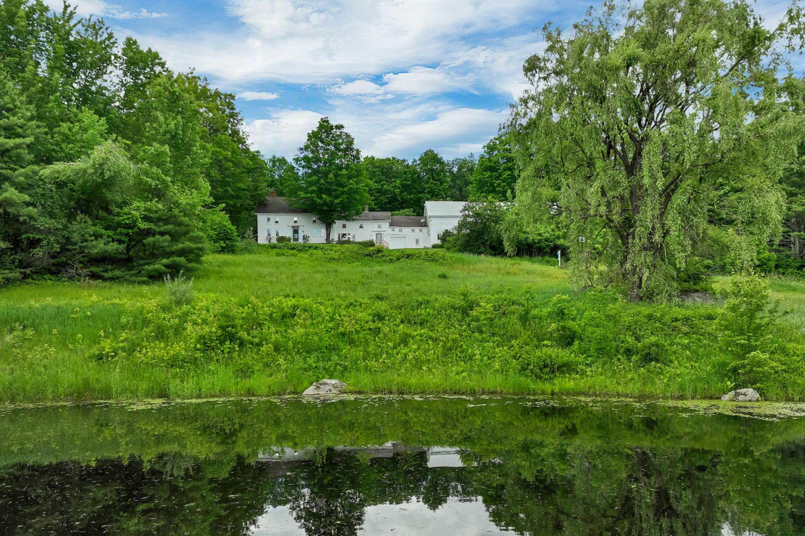 Image 2: Overlooking a private pond Image 2: Overlooking a private pond