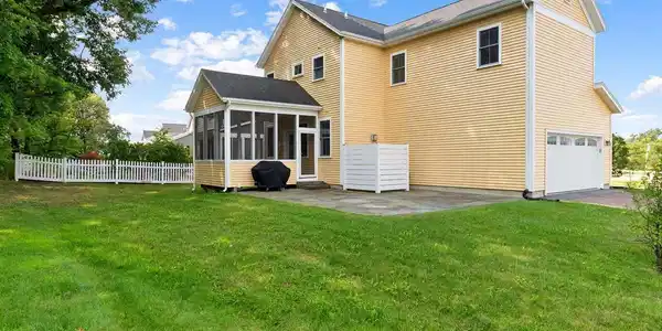 Image 3: With Large Backtard/Patio