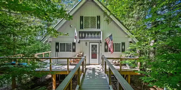 18 Jungfrau Road