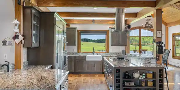 Image 4: Gourmet Kitchen
