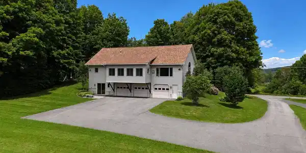 Image 2: Exterior-Backside