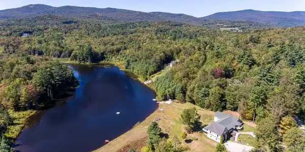 Image 3: Your own private swimming pond!