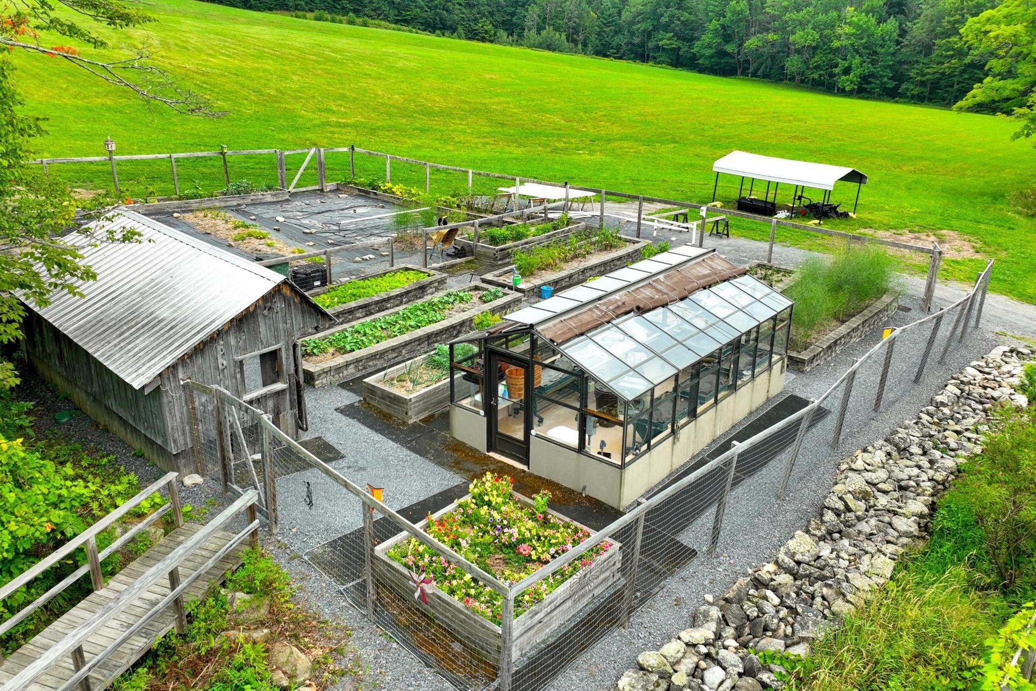 Image 4: The green house and garden