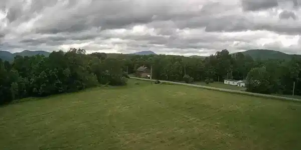 Image 3: Facing N Hyde Park Rd