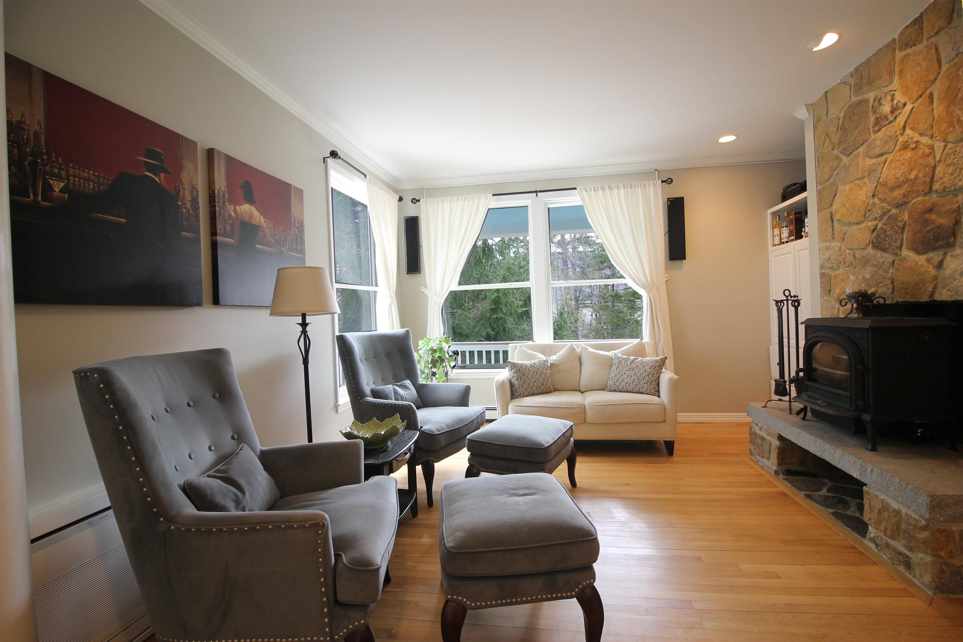 Image 2: Cozy living room Image 2: Cozy living room