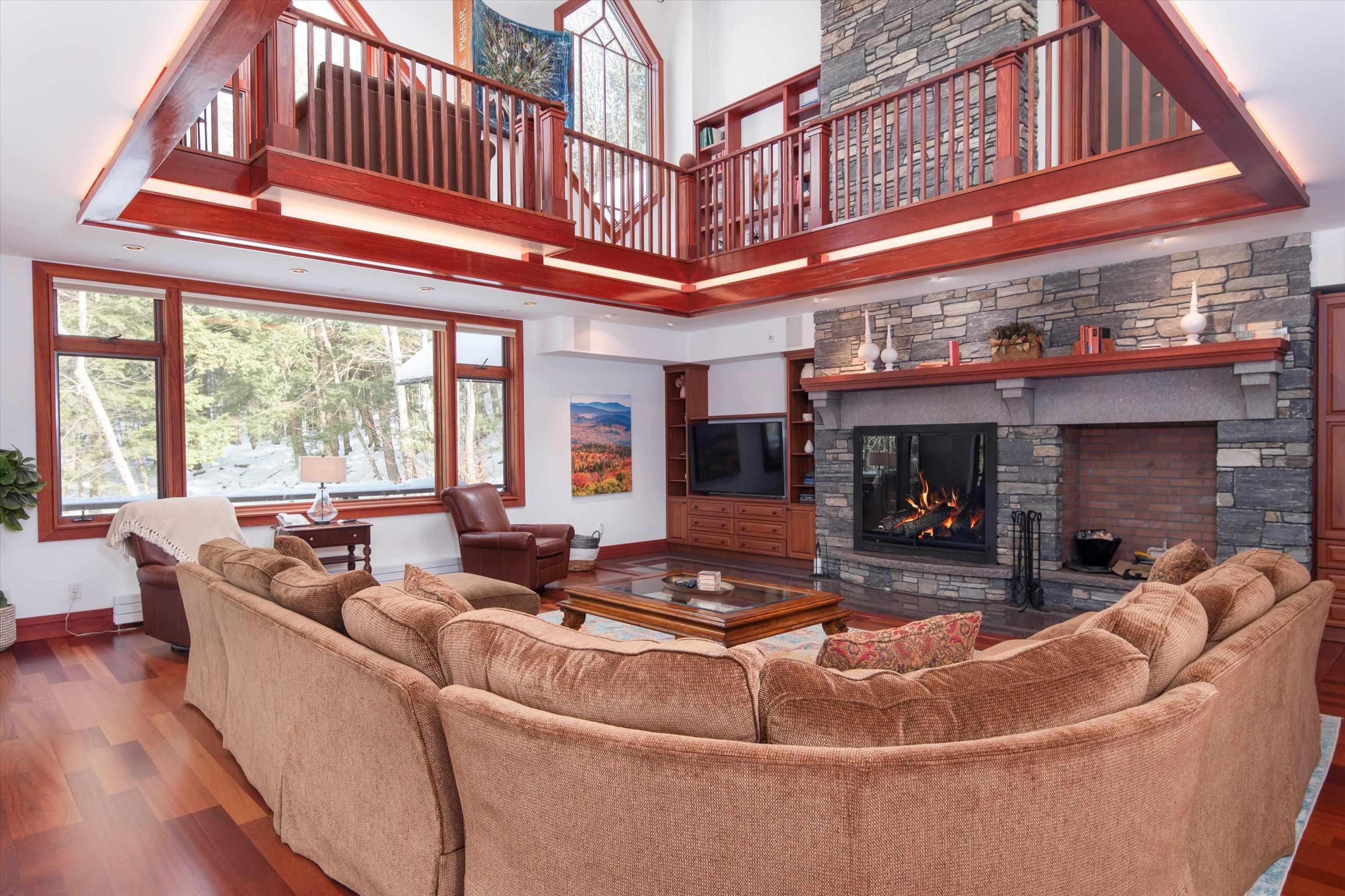 Image 3: 2 story living room