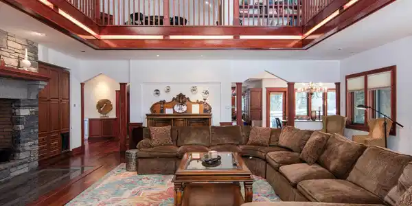 Image 4: Plenty of room around the fireplace