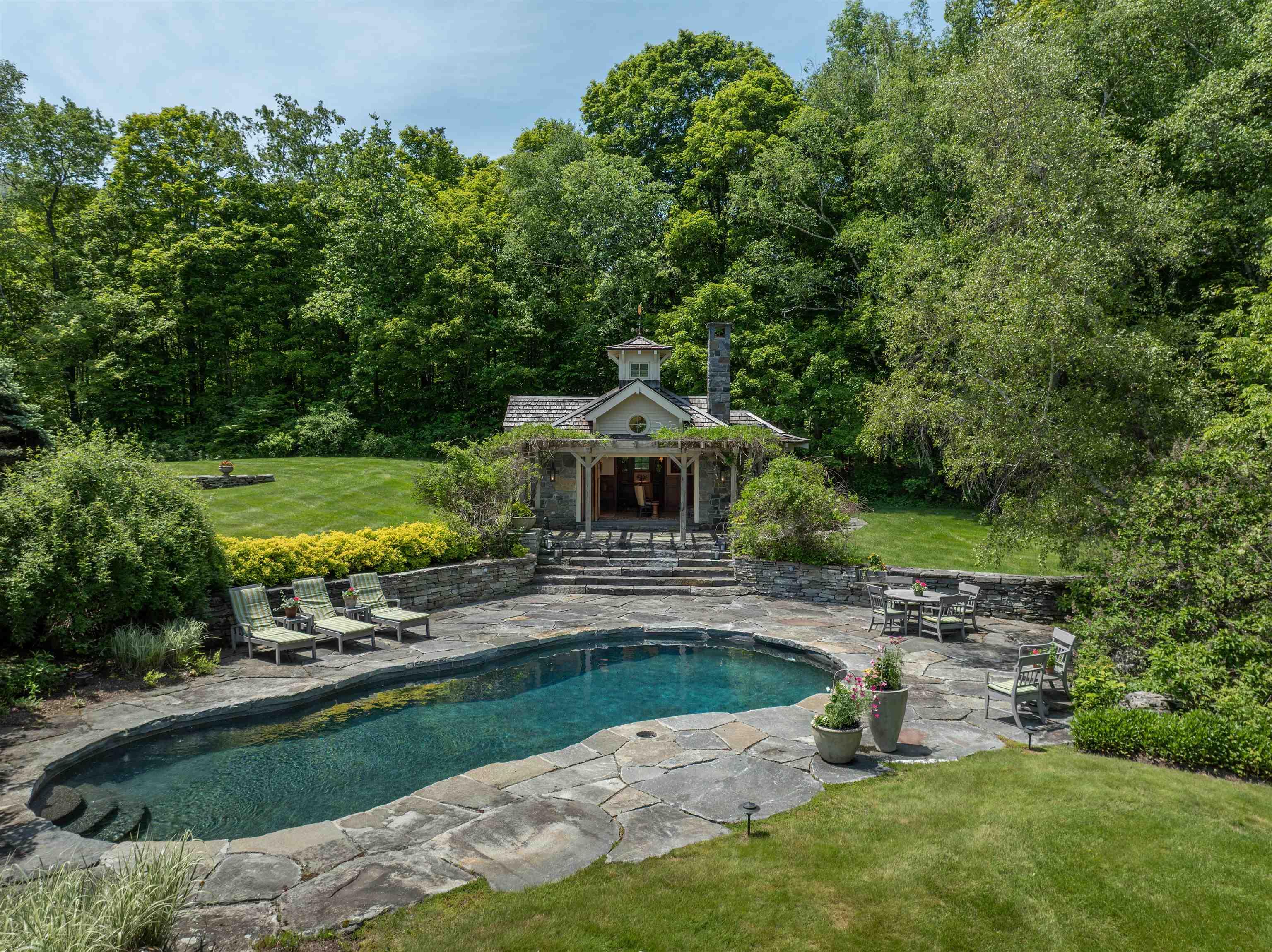 Image 2: pool house