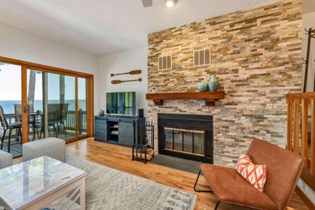 2696 Lake Shore Road