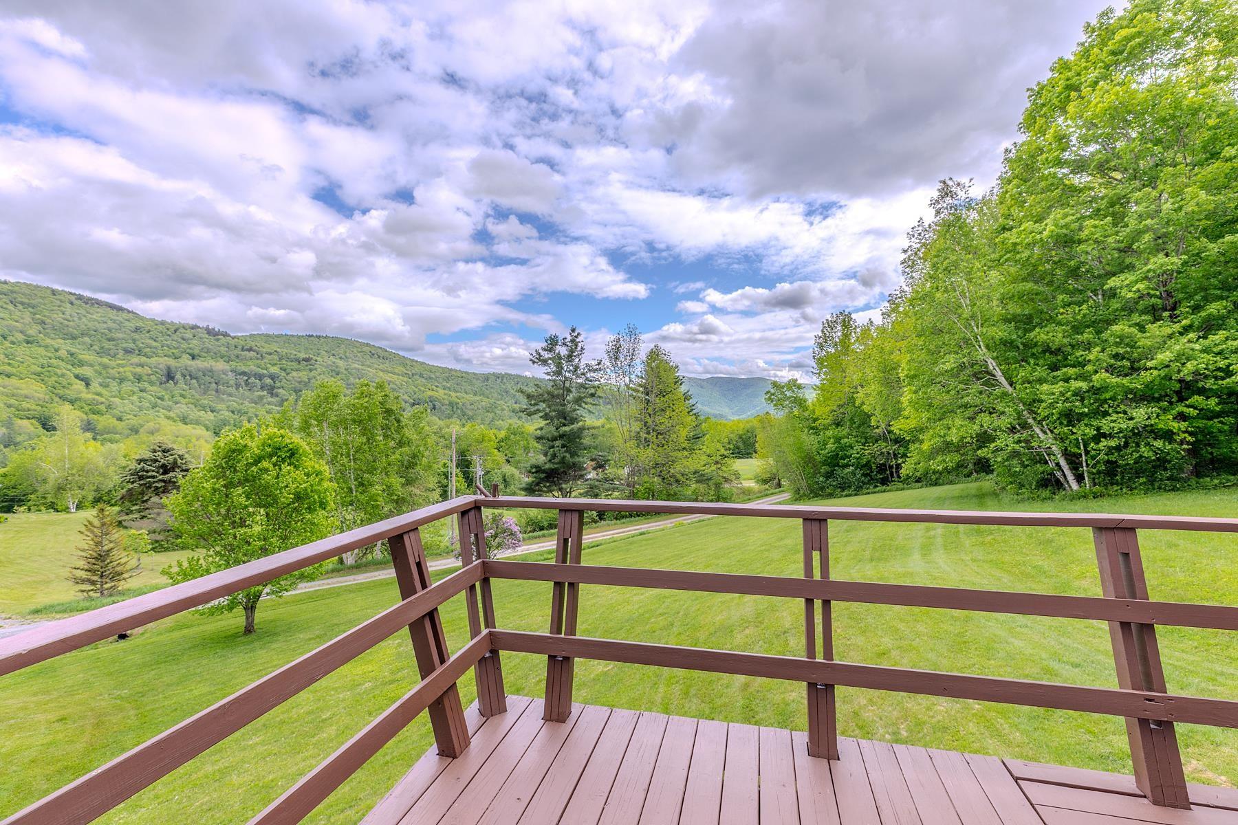 Image 2: The house on 10 acres with views