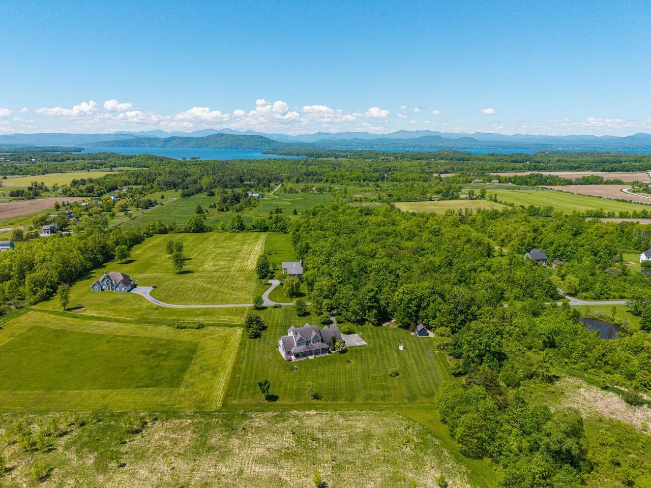 Image 2: Minutes to Lake Champlain Image 2: Minutes to Lake Champlain