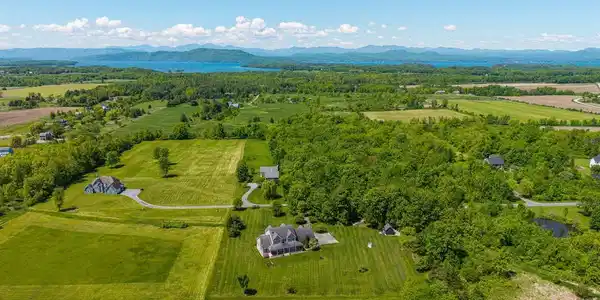 Image 2: Minutes to Lake Champlain