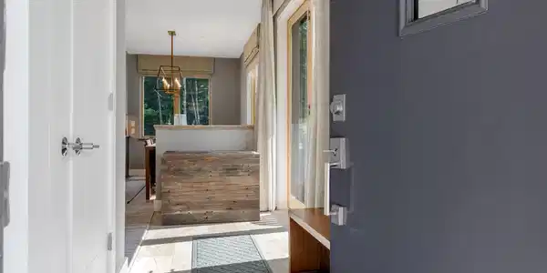 Image 3: Come On In