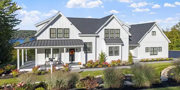 16 Bay Ridge Drive