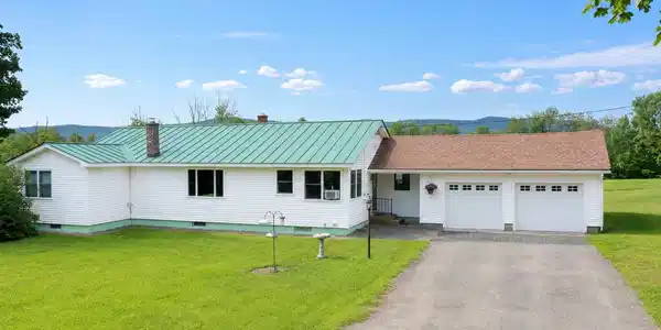 Image 4: south side of house and garage