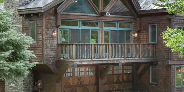 Image 4: Garage