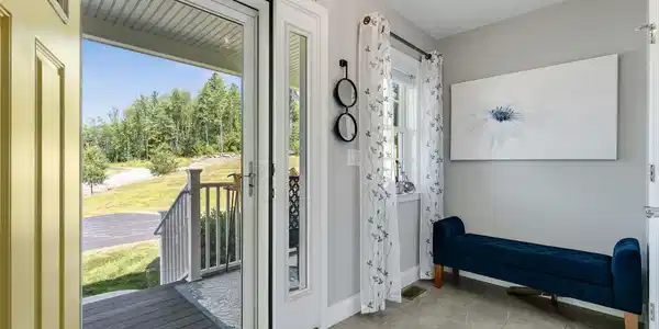 Image 4: Spacious Entry with Closet & Sitting Area