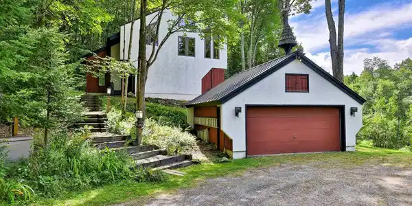 Image 2: 2-Car Garage