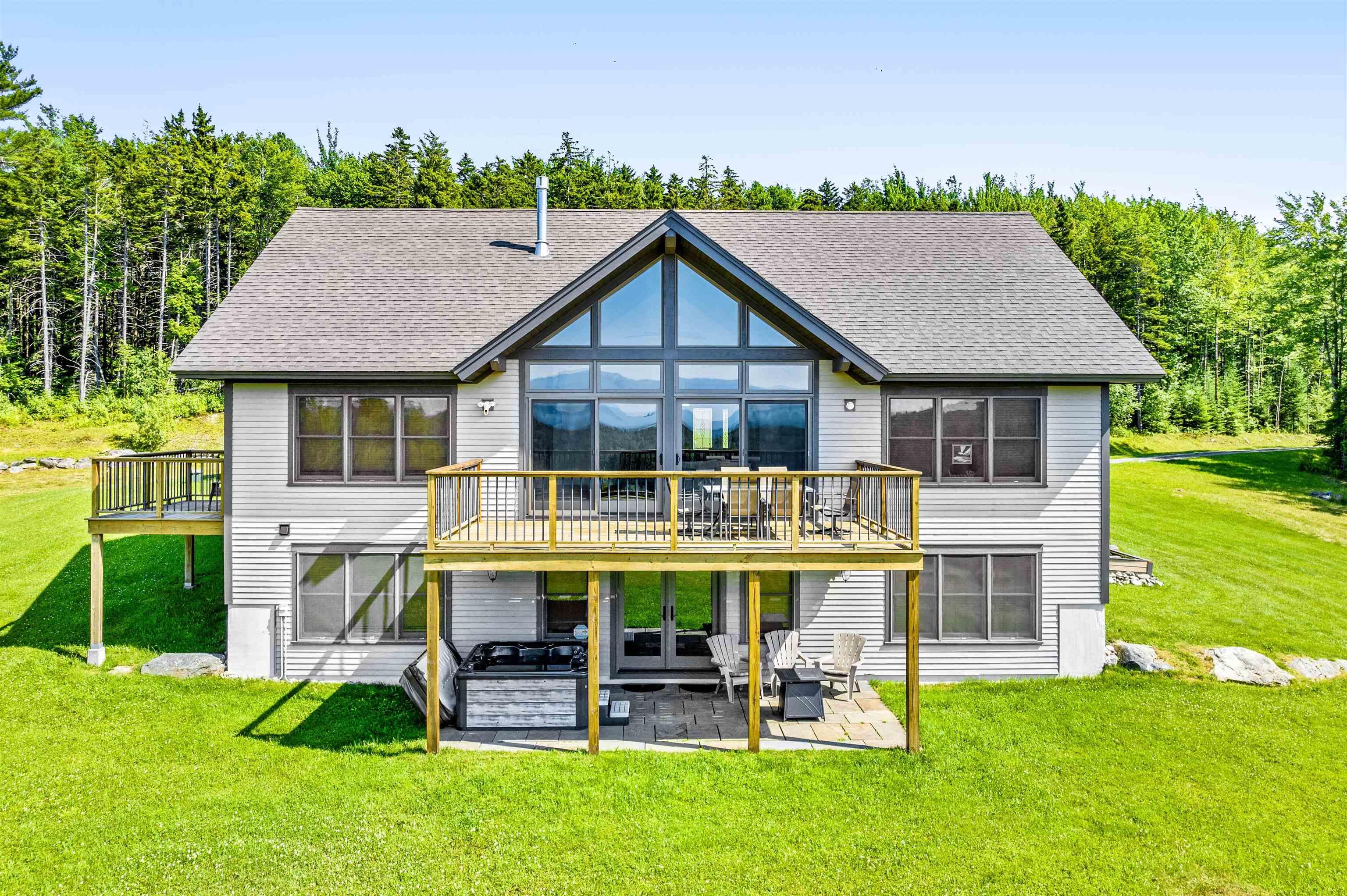 Image 4: Multi Level Living with Room For Everyone Image 4: Multi Level Living with Room For Everyone