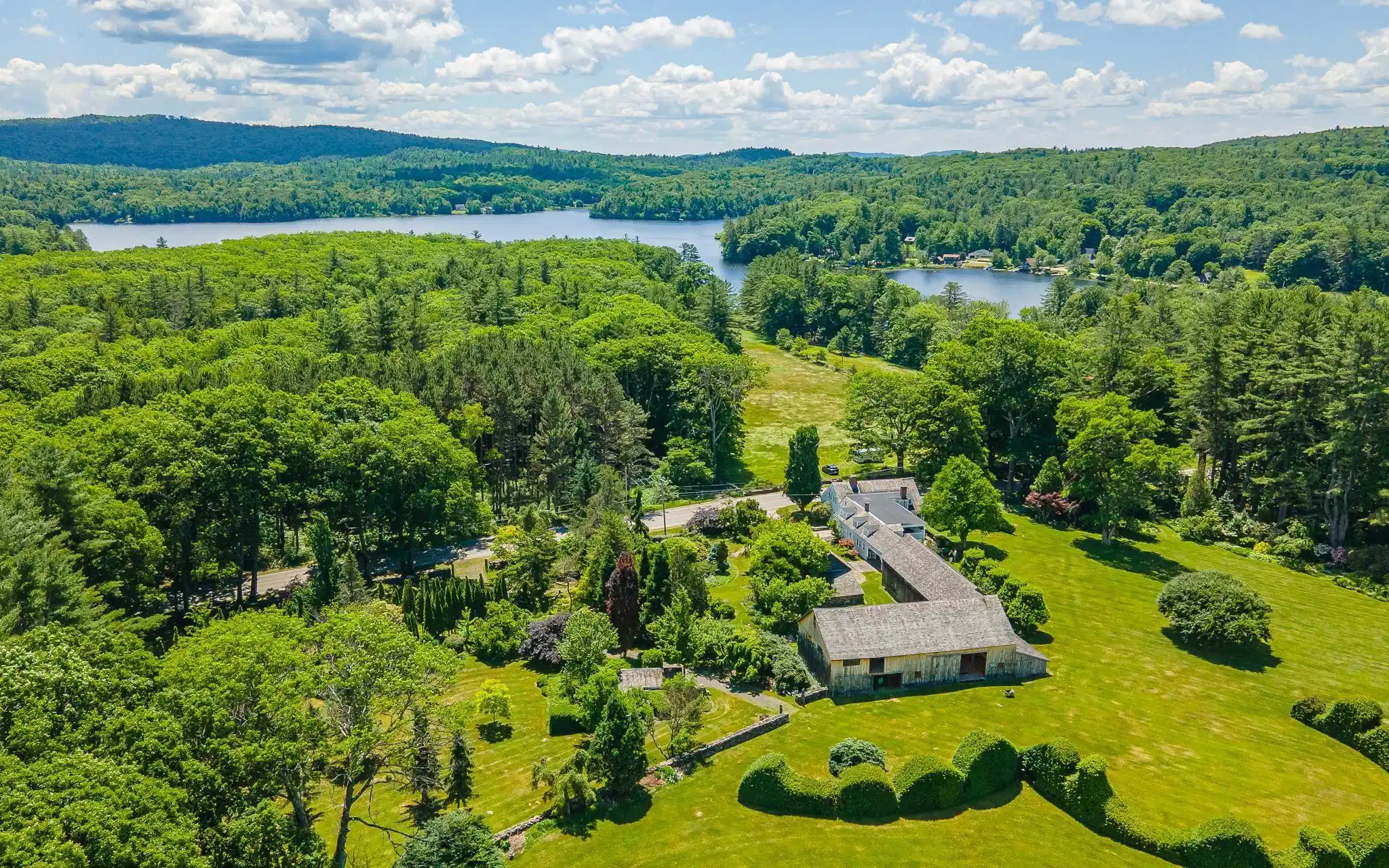 Image 1: Aerial Vue From Back Acerage