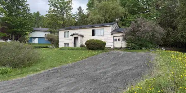 7 Meadow Wood Drive