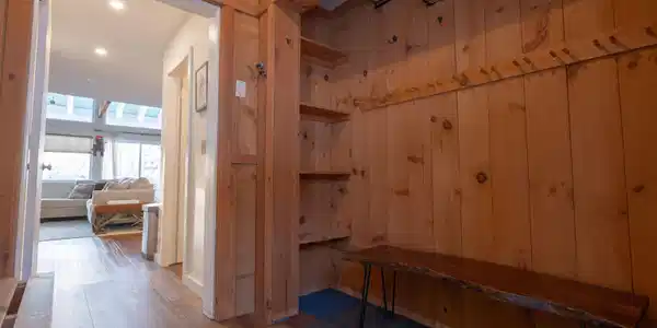 Image 2: Spacious entry for all of your gear