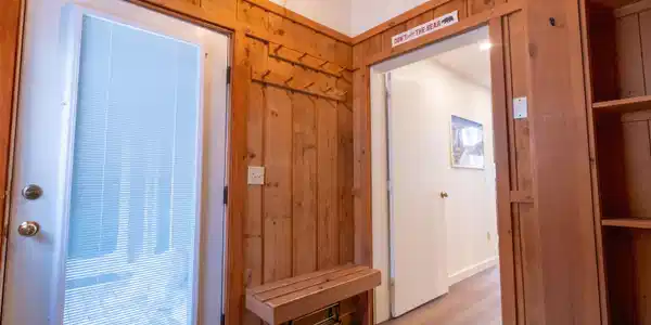 Image 3: Entry