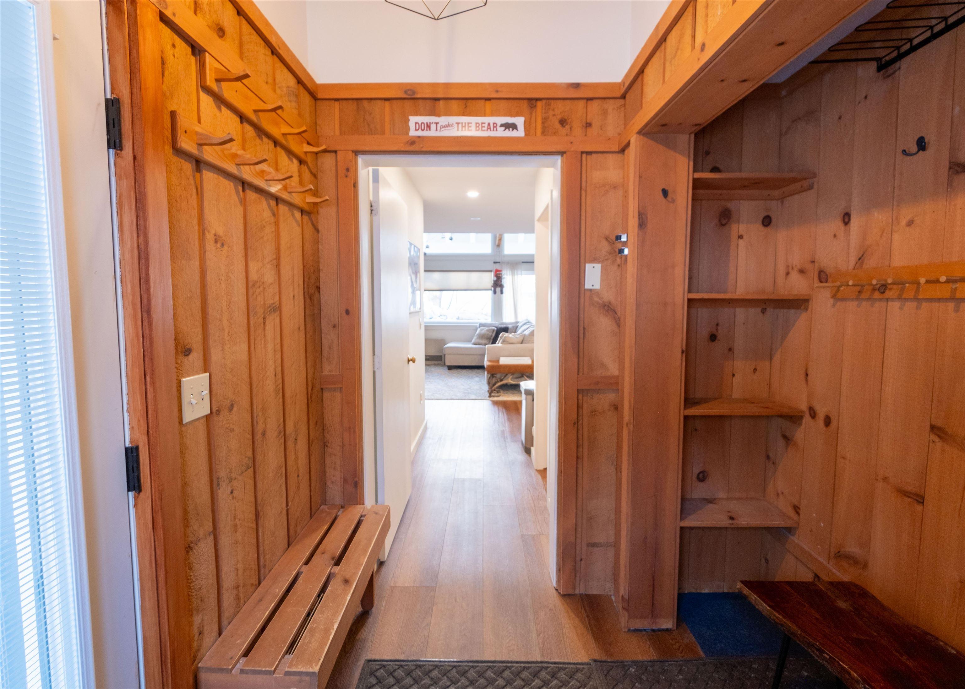 Image 4: Entry Image 4: Entry