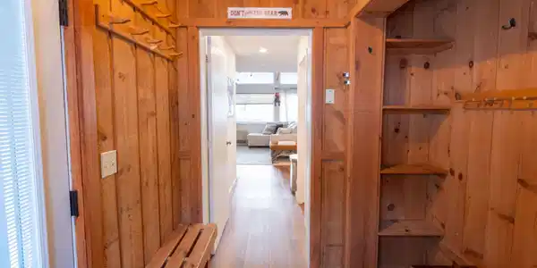 Image 4: Entry