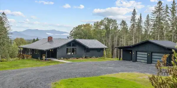 Image 2: Private Stowe Retreat!