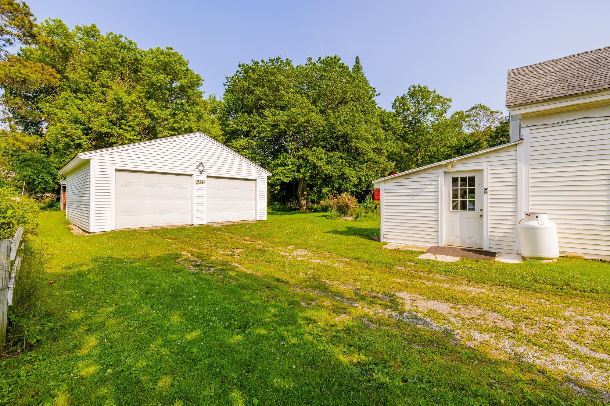 Image 3: Oversized Two car garage Image 3: Oversized Two car garage
