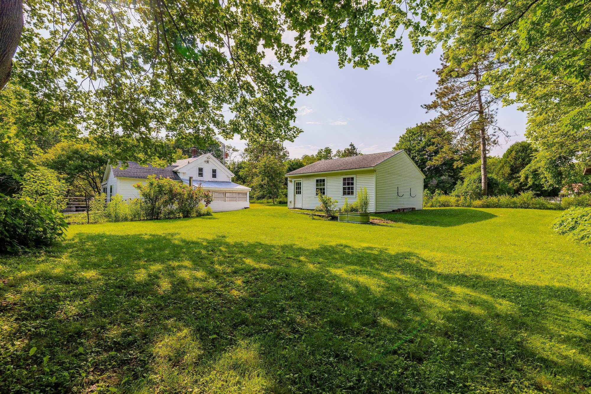 Image 4: Lovely backyard with space to garden Image 4: Lovely backyard with space to garden