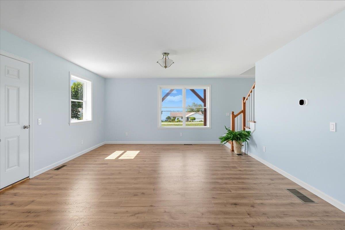 Image 3: Living Room