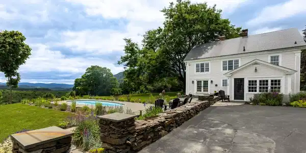 Image 4: Looking at the house from the barn.