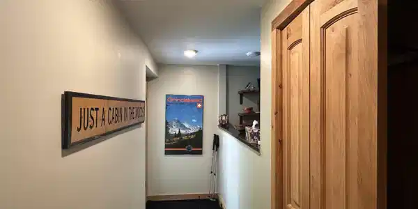 Image 3: Entryway