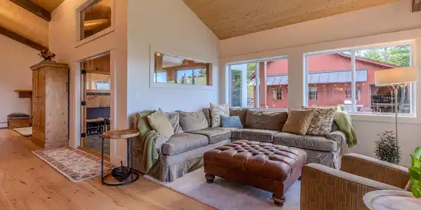 Image 3: Open floor plan
