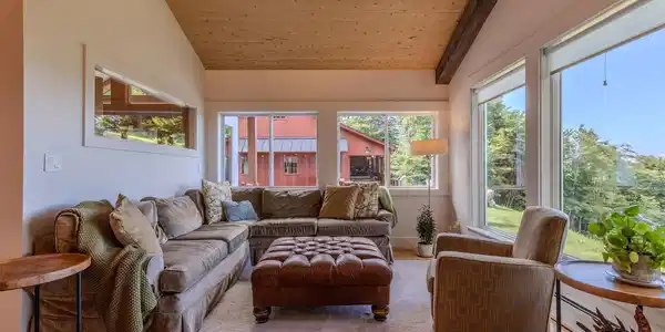 Image 4: Living room