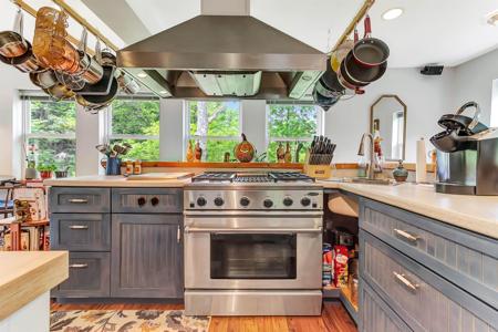 884 Bridgewater Center Road