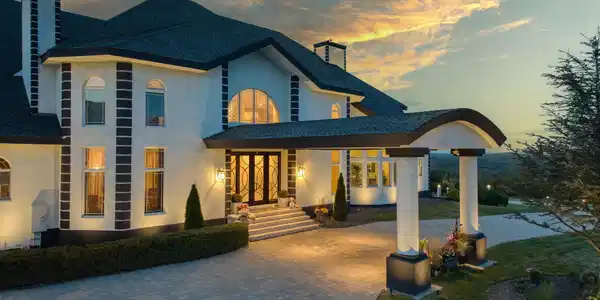 Image 4: Porte Cochere for an Arrival with an Impact