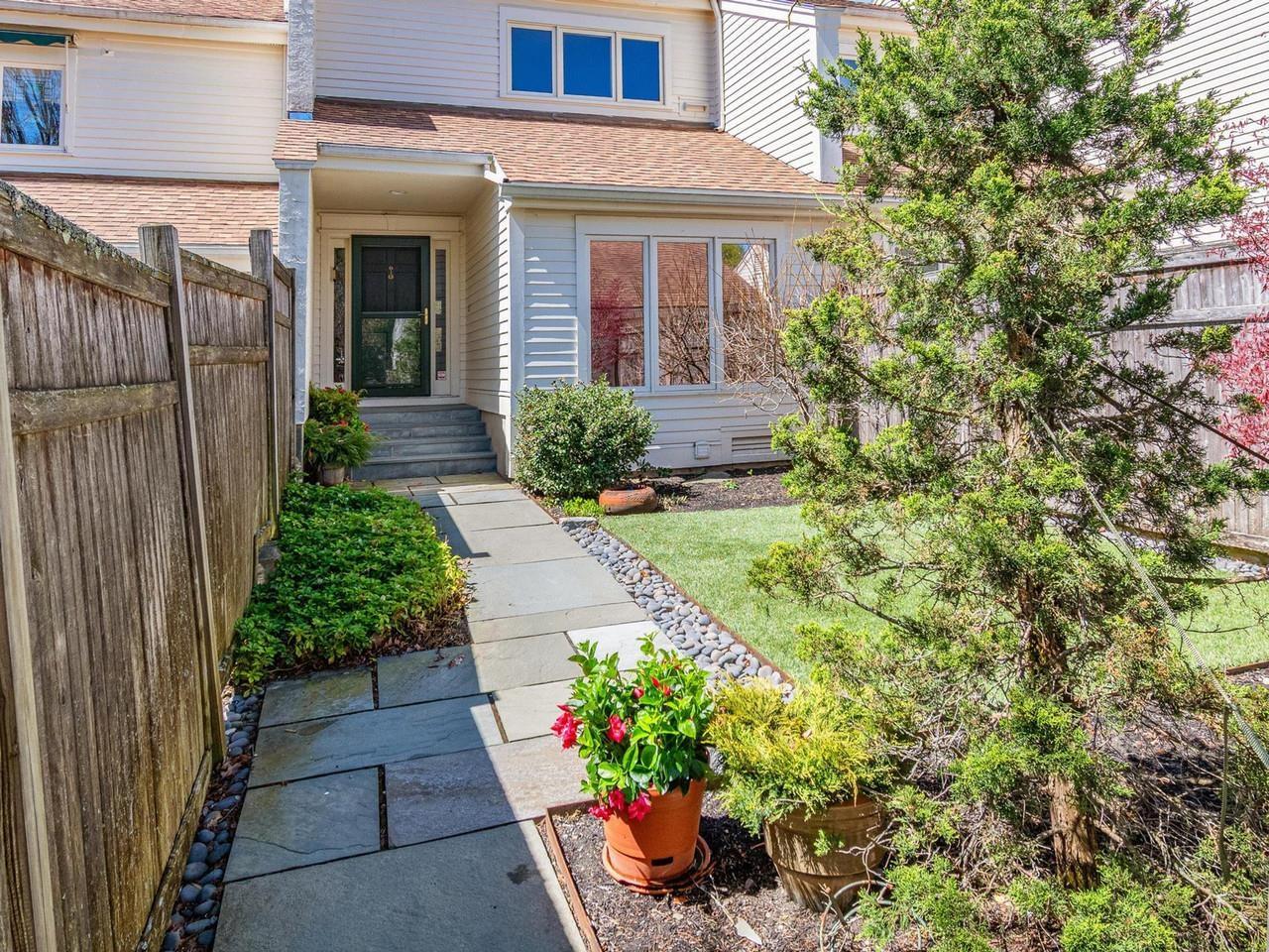 Image 3: Beautiful private courtyard Image 3: Beautiful private courtyard