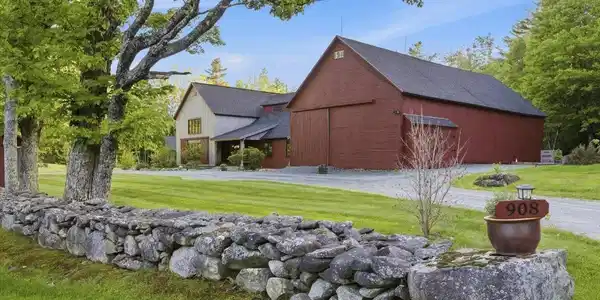 Image 2: Classic Stone Walls