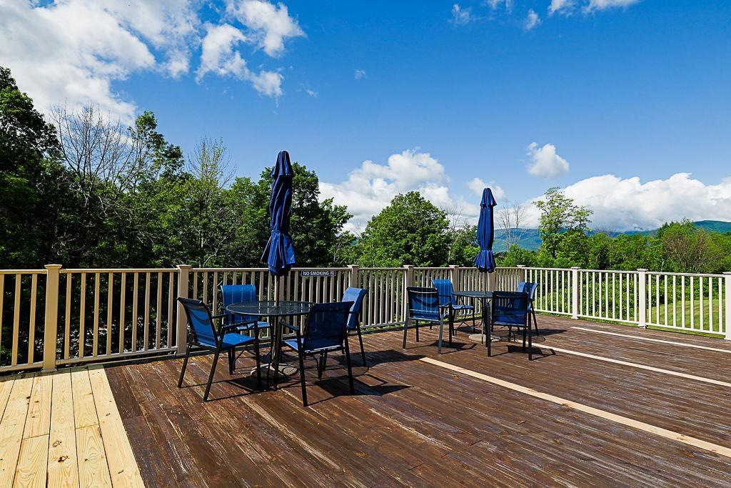 Image 2: expansive community deck Image 2: expansive community deck
