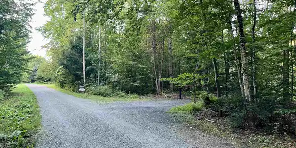 Image 2: Two separate driveways for the property