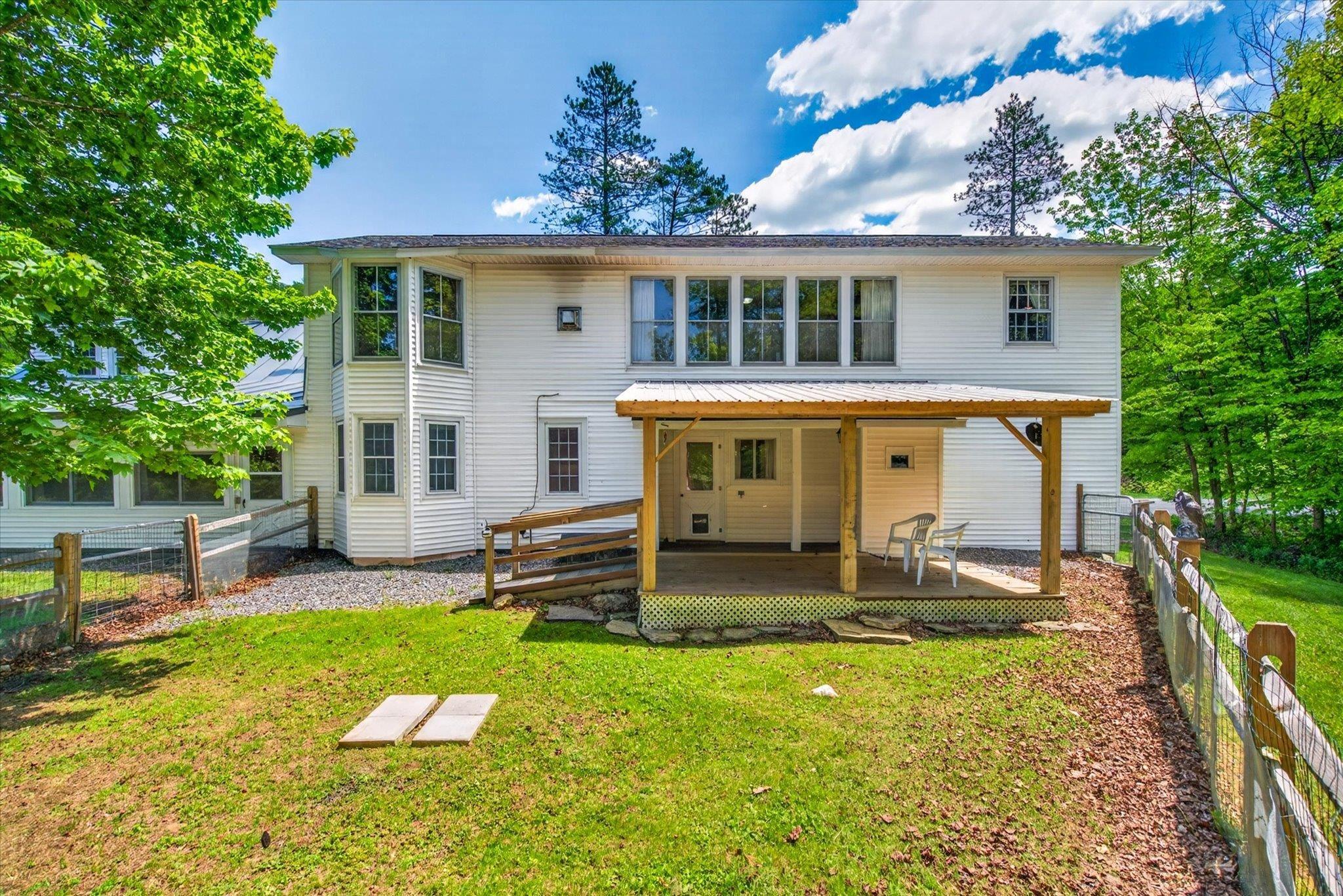 Image 4: Enclosed back yard Image 4: Enclosed back yard