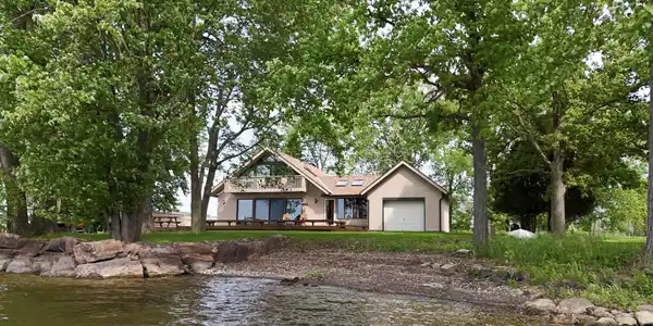 325 Oakridge Lane