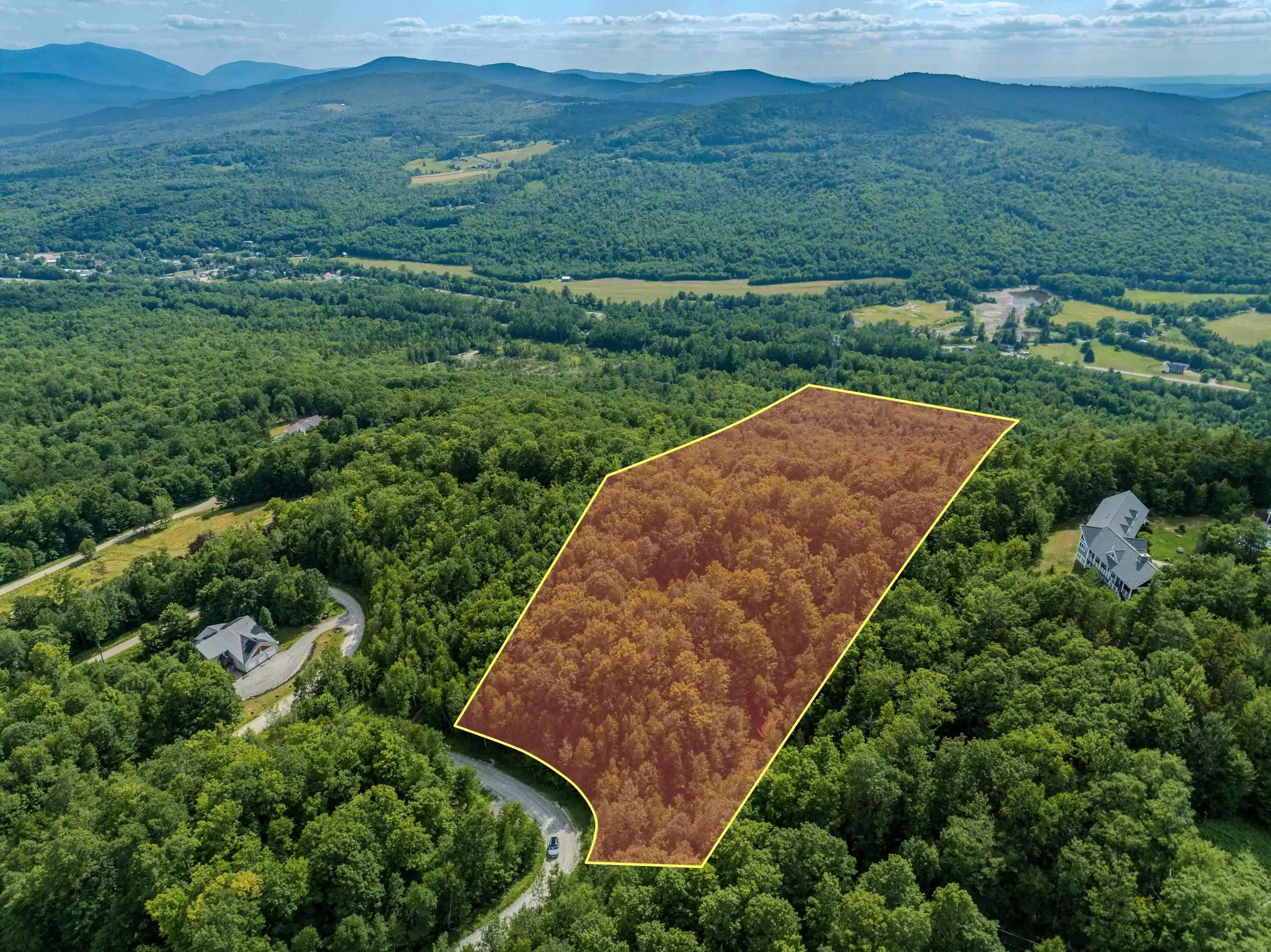 Image 1: Approx. Property Lines Image 1: Approx. Property Lines