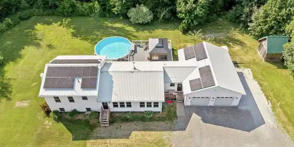 Image 2: Brand new roof, lots of solar