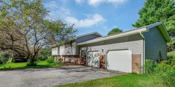Image 2: Two-car garage = Vermont gold