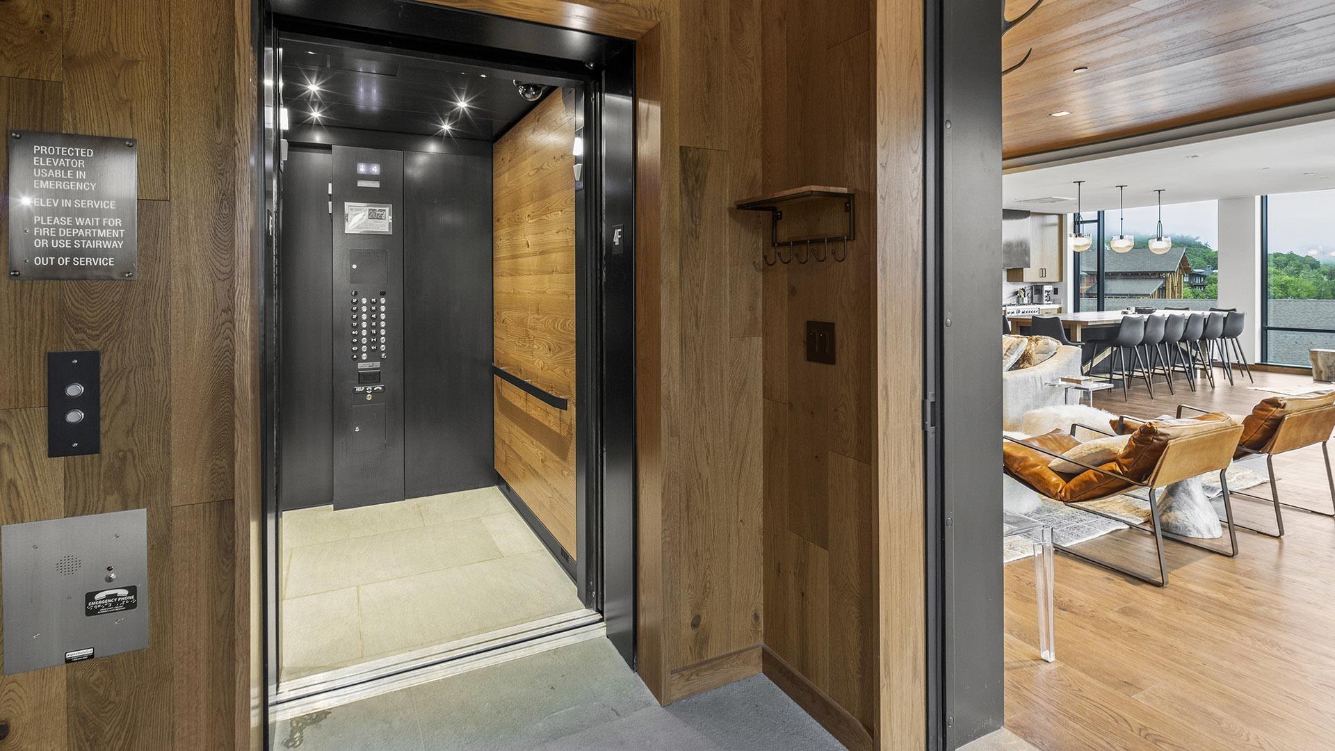 Image 2: Direct Elevator Entry Image 2: Direct Elevator Entry