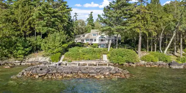 20 Elm Point